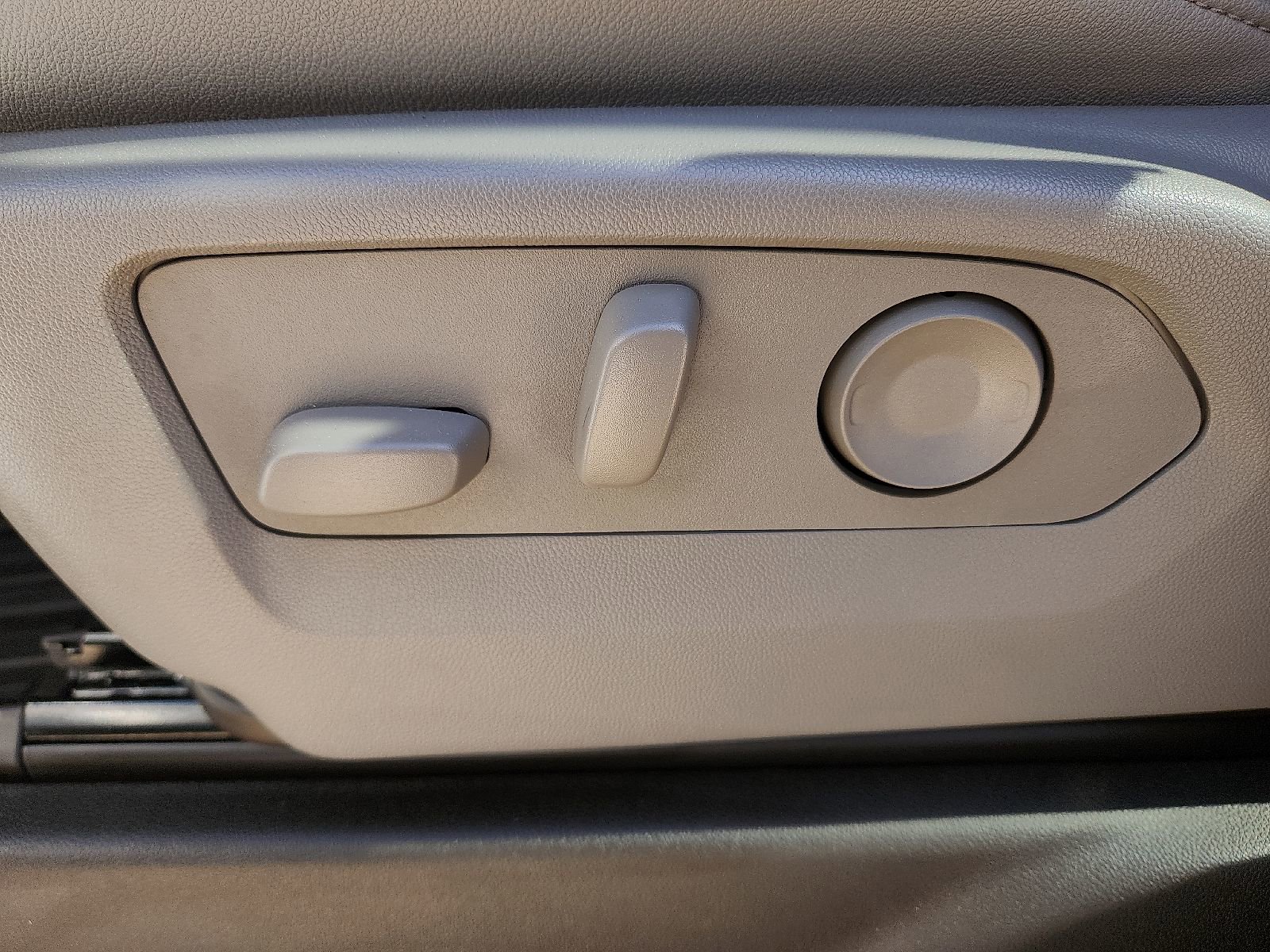 Used 2025 GMC Sierra 2500 SLT w/ Texas SLT Premium Package image 16