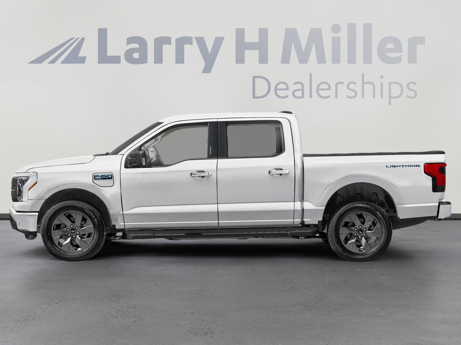 Used 2025 Ford F150 Lightning Flash image 3