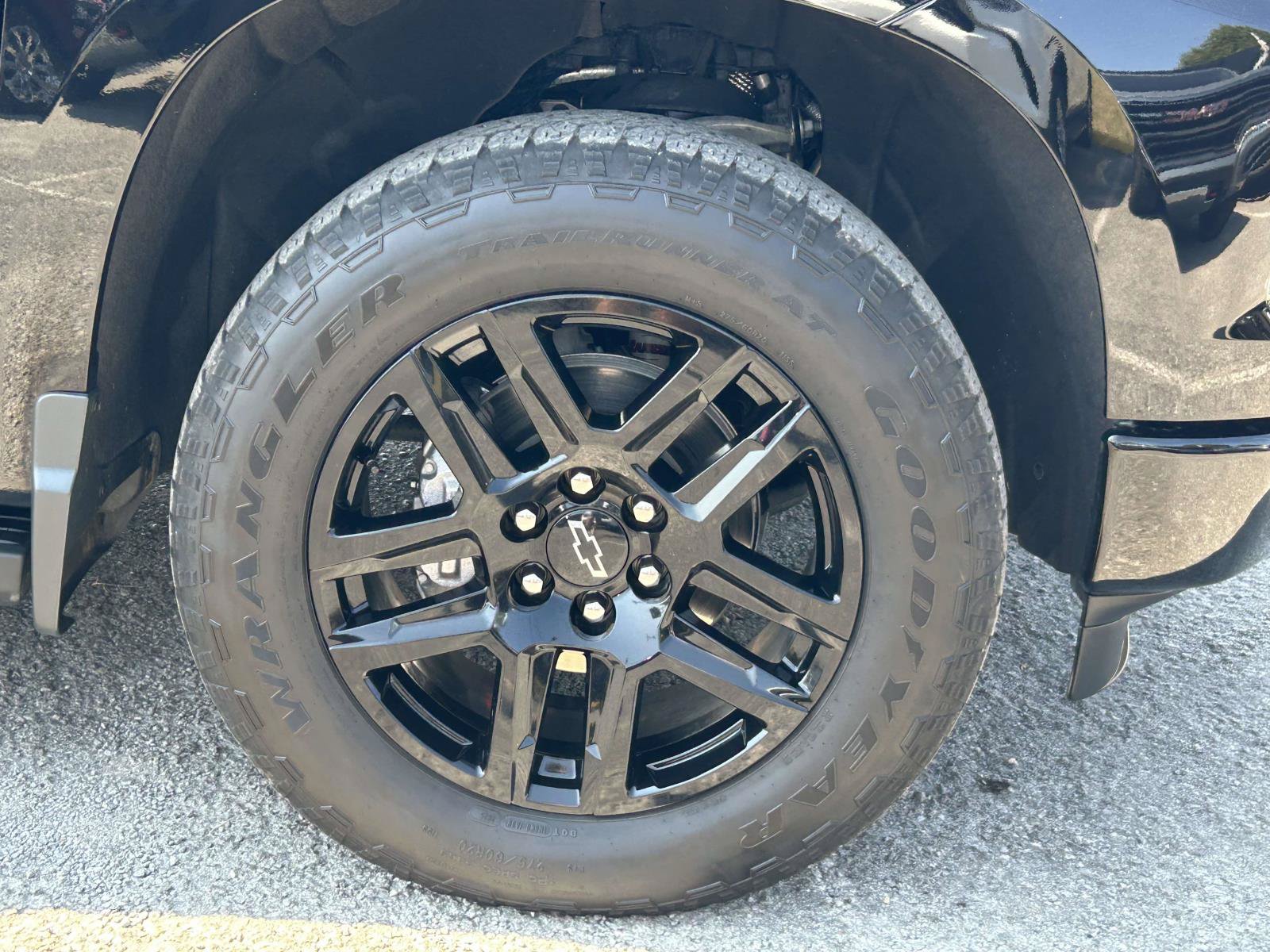 Used 2026 Chevrolet Silverado 1500 High Country w/ Midnight Edition AWD/4WD image 9