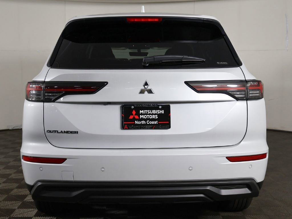 New 2026 Mitsubishi Outlander ES AWD/4WD image 12