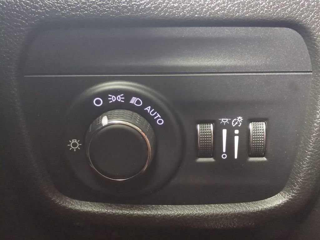 Used 2022 Jeep Grand Cherokee L Laredo w/ Luxury Tech Group I AWD/4WD image 30