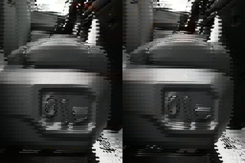 Used 2022 Toyota Tundra SR5 w/ SR5 Premium Package image 25