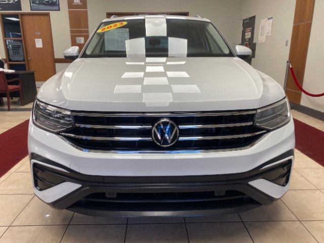 Used 2023 Volkswagen Tiguan SE w/ Panoramic Sunroof Package FWD image 7