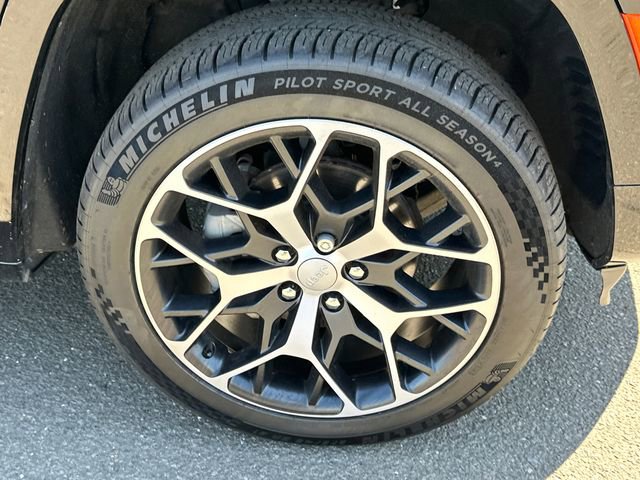 Used 2023 Jeep Grand Cherokee Summit AWD/4WD image 7