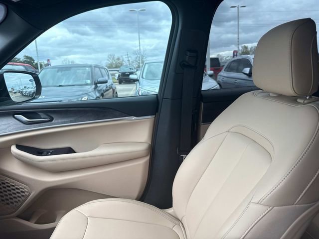 Used 2025 Jeep Grand Cherokee L Limited w/ Black Appearance Package image 26