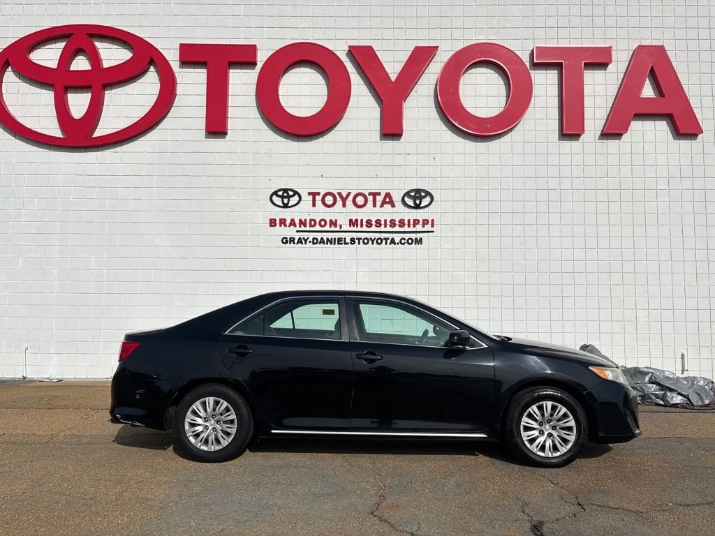 Used 2014 Toyota Camry LE image 4