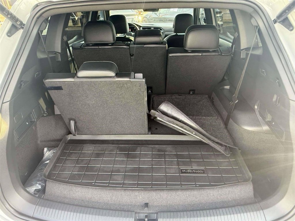 Certified 2024 Volkswagen Tiguan SE R-Line image 25