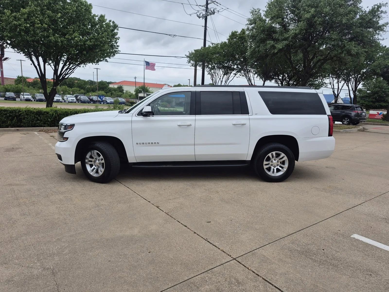 Used 2018 Chevrolet Suburban LT AWD/4WD image 2