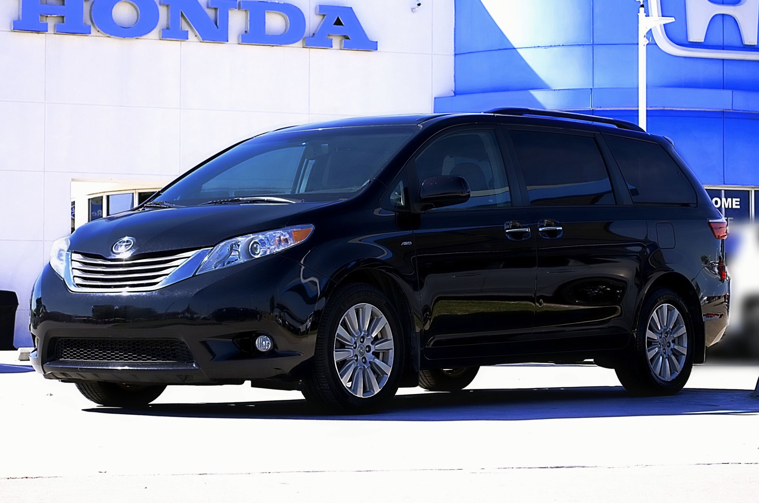 Used 2017 Toyota Sienna XLE