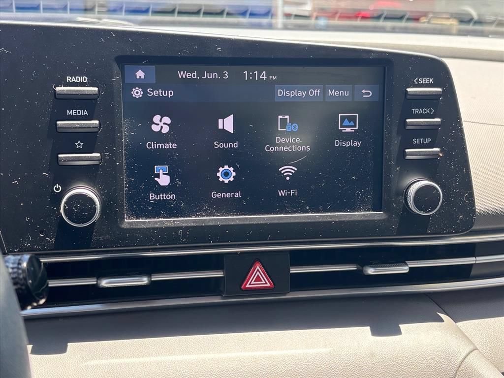 Used 2024 Hyundai Elantra SE FWD image 19
