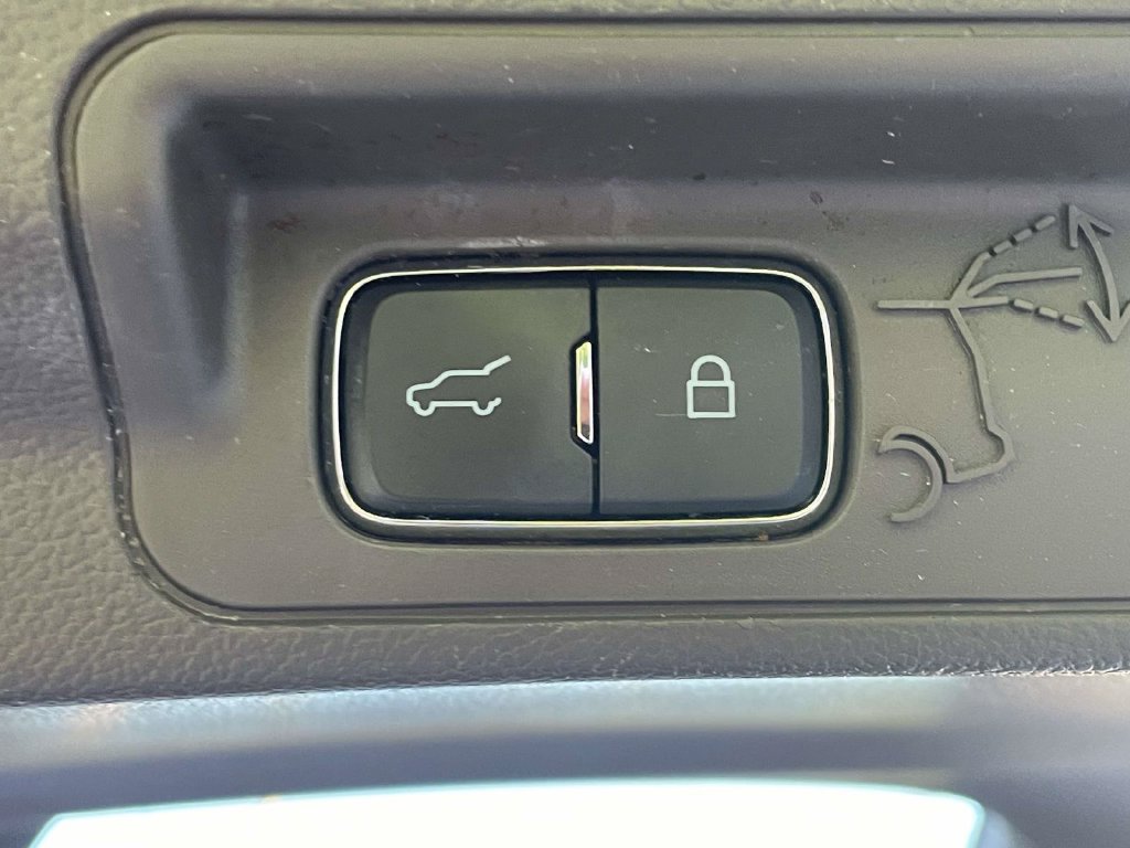 Used 2020 Ford Explorer Platinum w/ Premium Technology Package AWD/4WD image 9