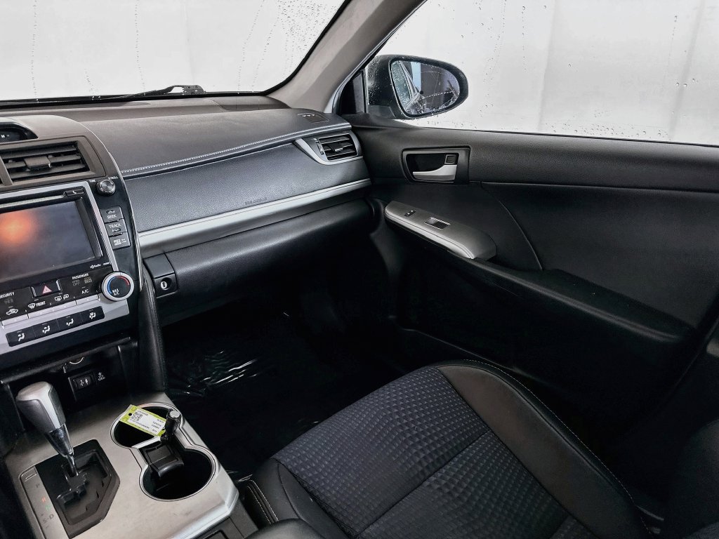 Used 2014 Toyota Camry SE FWD image 28