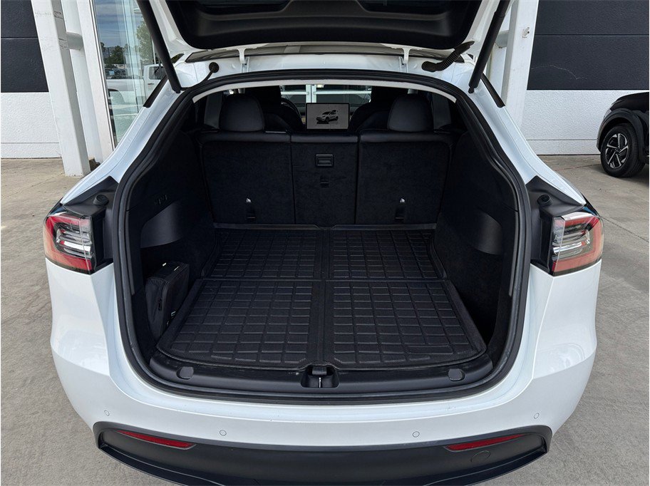 Used 2022 Tesla Model Y Long Range AWD/4WD image 22