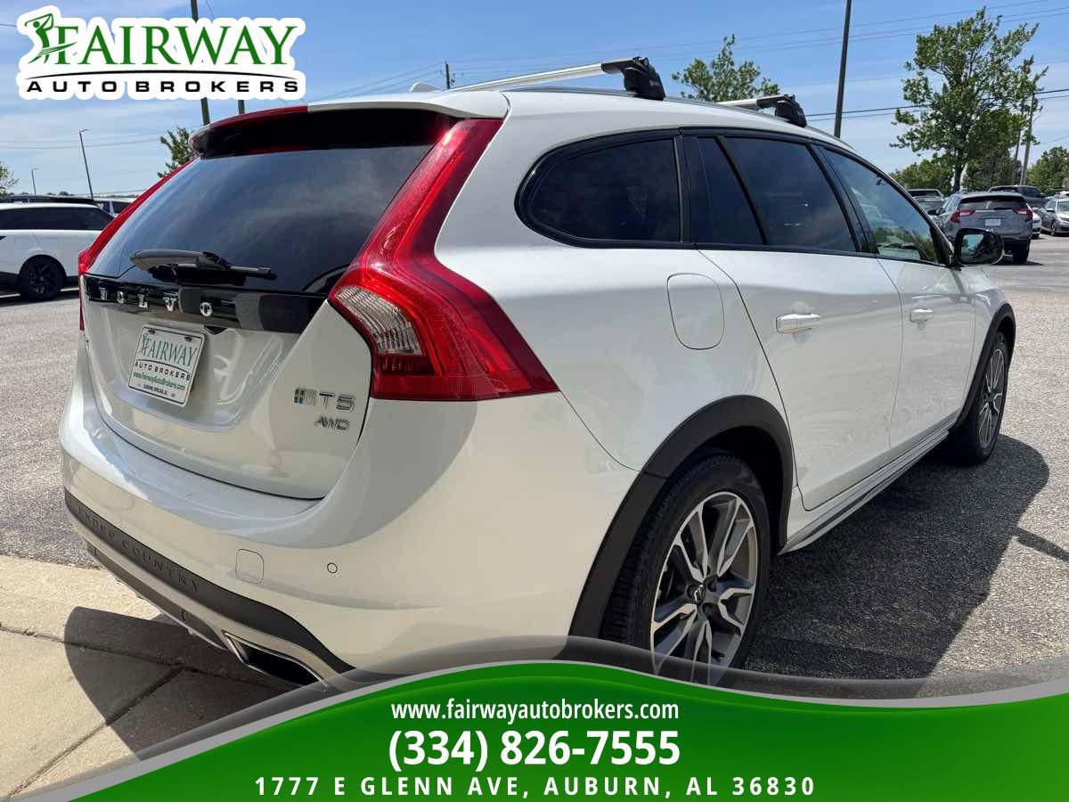 Used 2018 Volvo V60 T5 Cross Country image 6