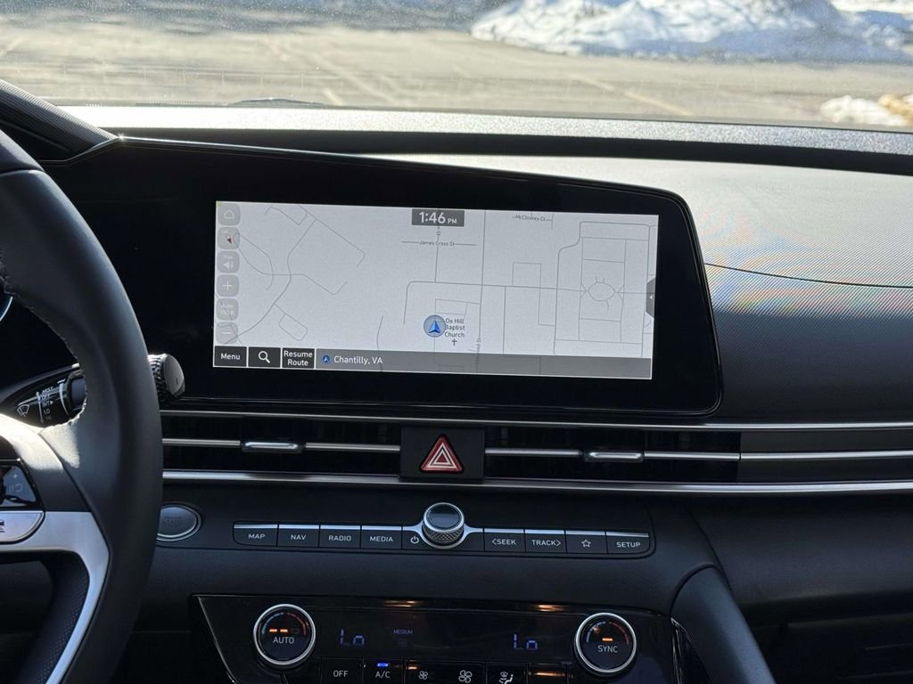 Used 2025 Hyundai Elantra Limited image 10