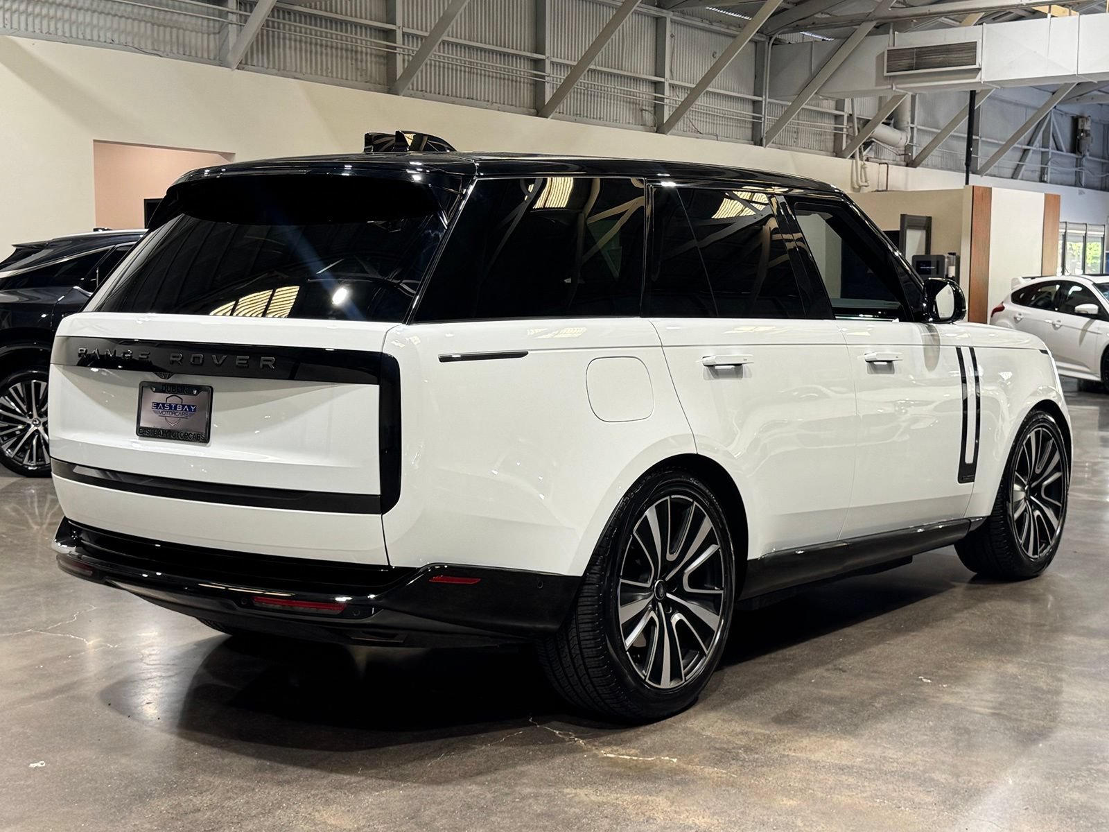 Used 2025 Land Rover Range Rover Autobiography AWD/4WD image 15