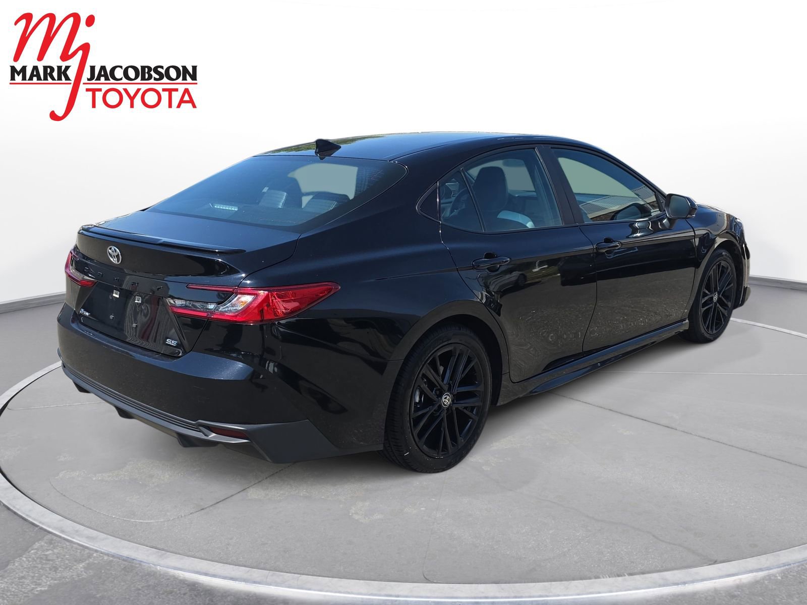 Used 2025 Toyota Camry SE FWD image 5