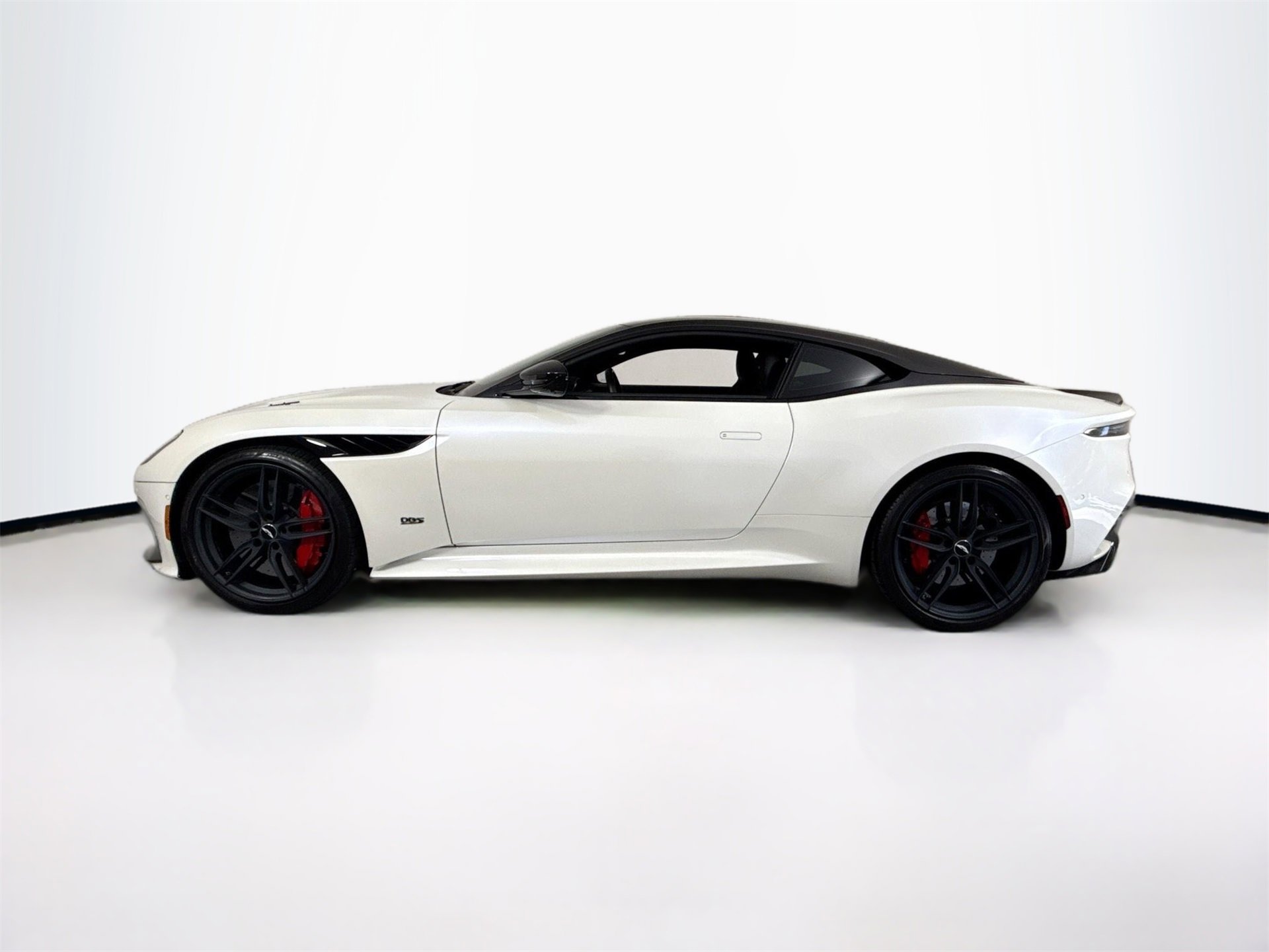 Used 2019 Aston Martin DBS Superleggera image 4