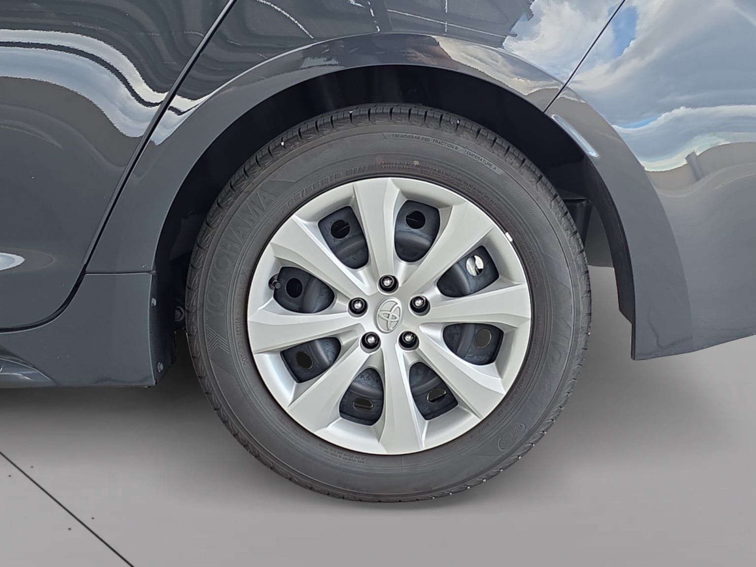 Used 2026 Toyota Corolla LE FWD image 5