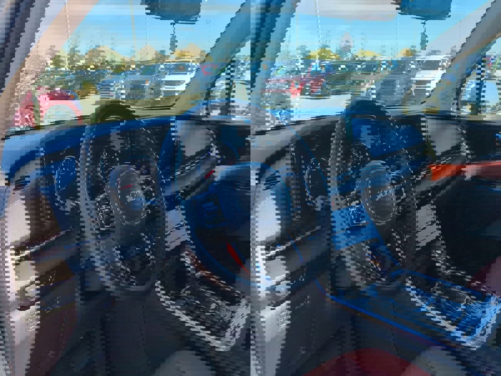 Used 2022 Kia Carnival SX image 2