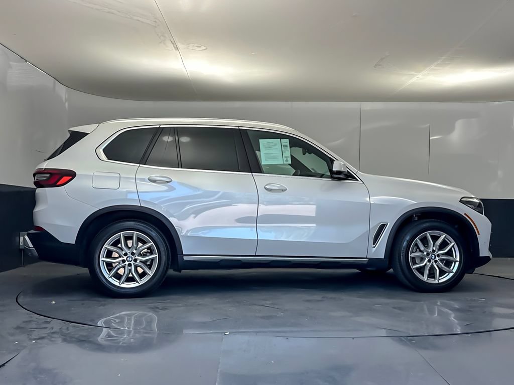 Used 2023 BMW X5 xDrive40i AWD/4WD image 2