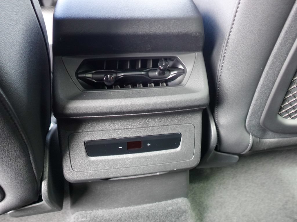 Used 2025 Audi Q6 e-tron Premium AWD/4WD image 21