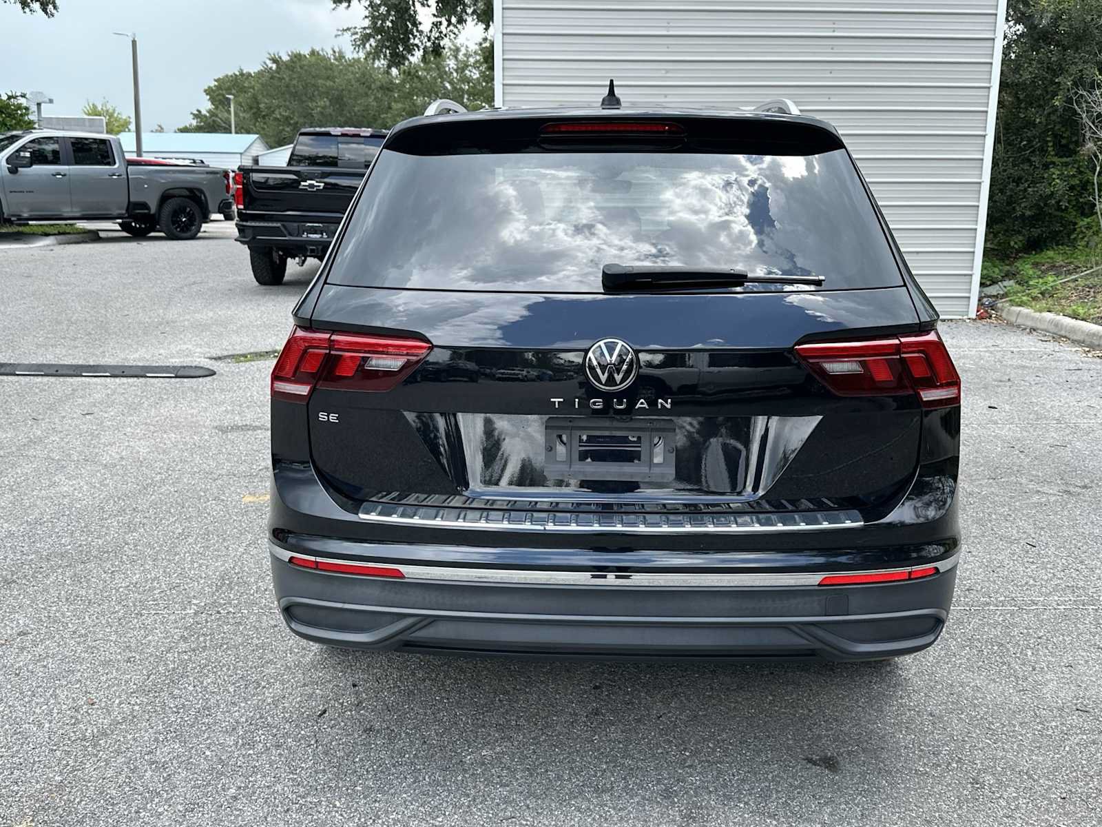 Used 2023 Volkswagen Tiguan SE FWD image 5