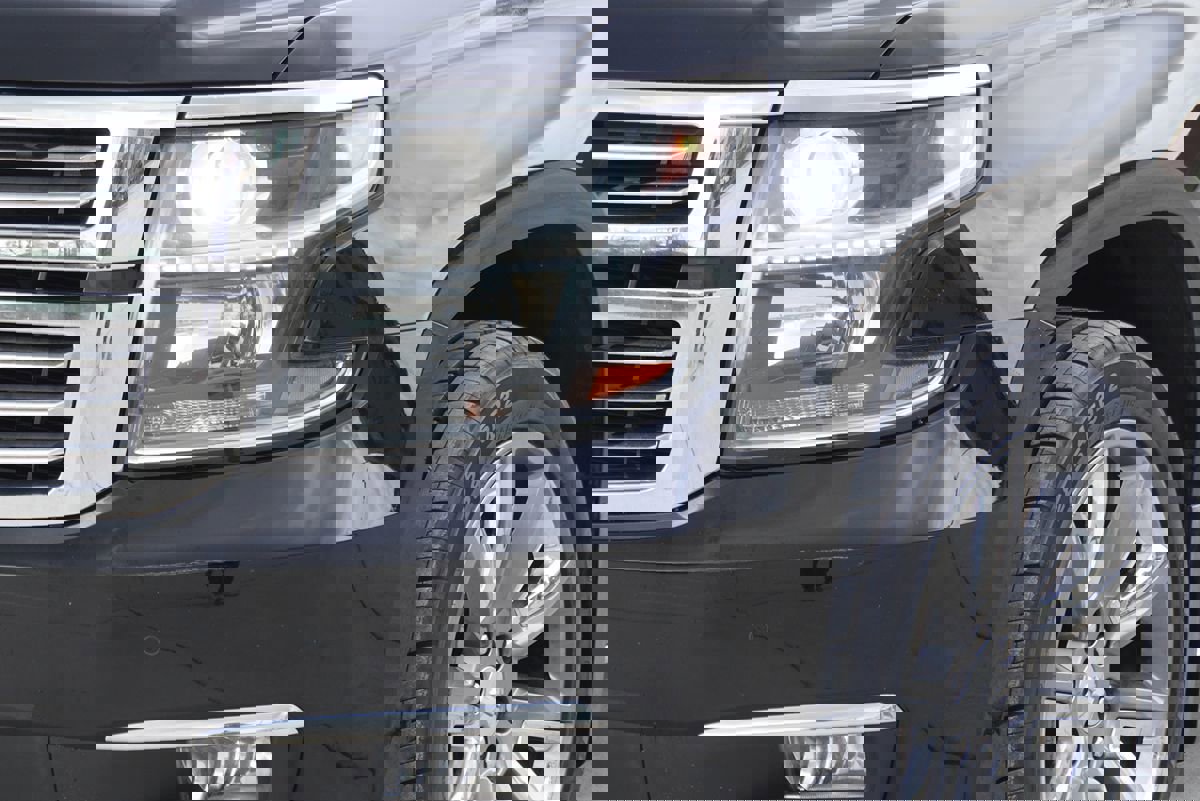 Used 2016 Chevrolet Suburban LTZ image 2