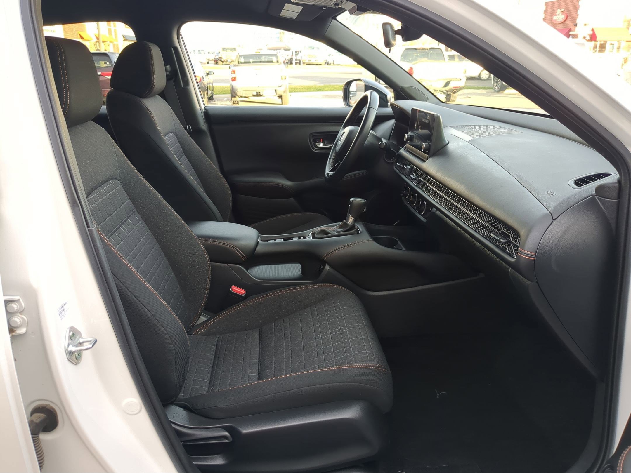 Certified 2025 Honda HR-V Sport image 32