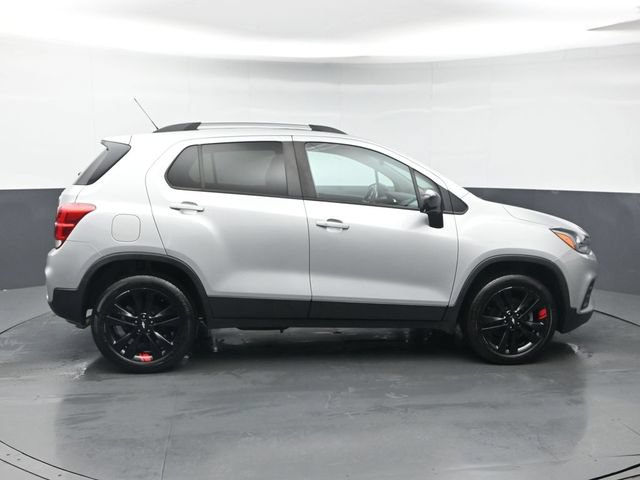 Used 2021 Chevrolet Trax LT w/ Redline Edition AWD/4WD image 6