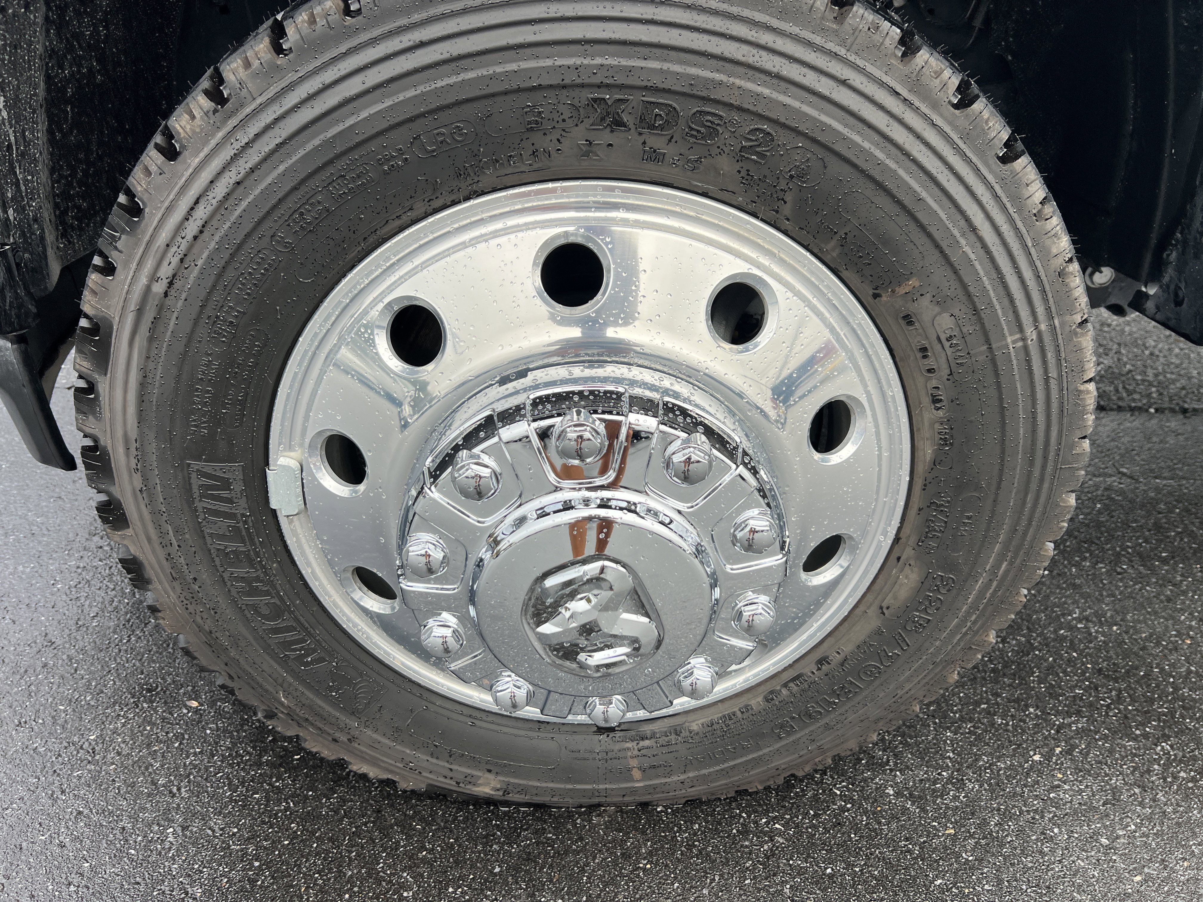 Used 2025 RAM 5500 4x4 Regular Cab image 9