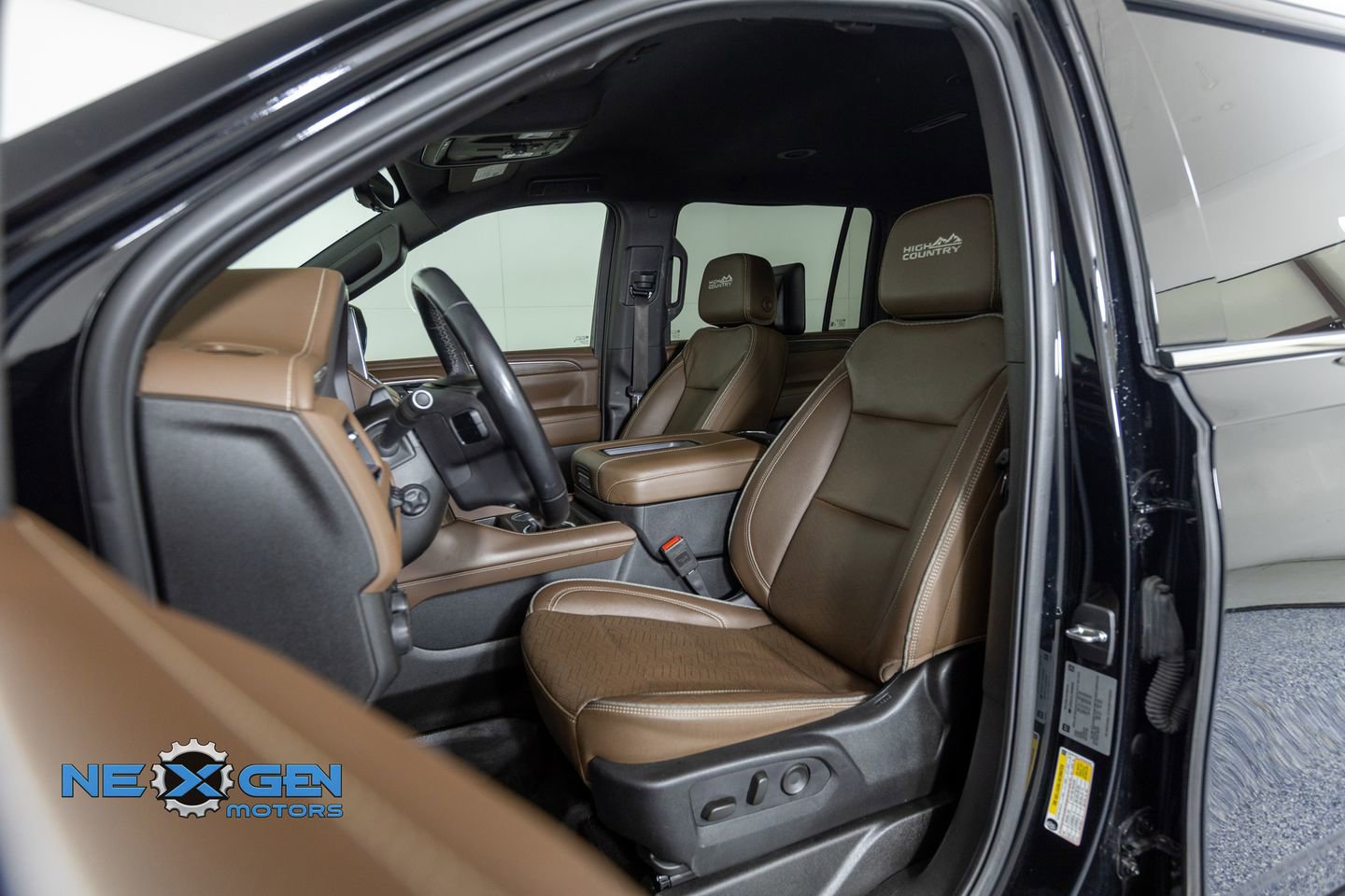 Used 2024 Chevrolet Suburban High Country w/ Advanced Technology Package image 24