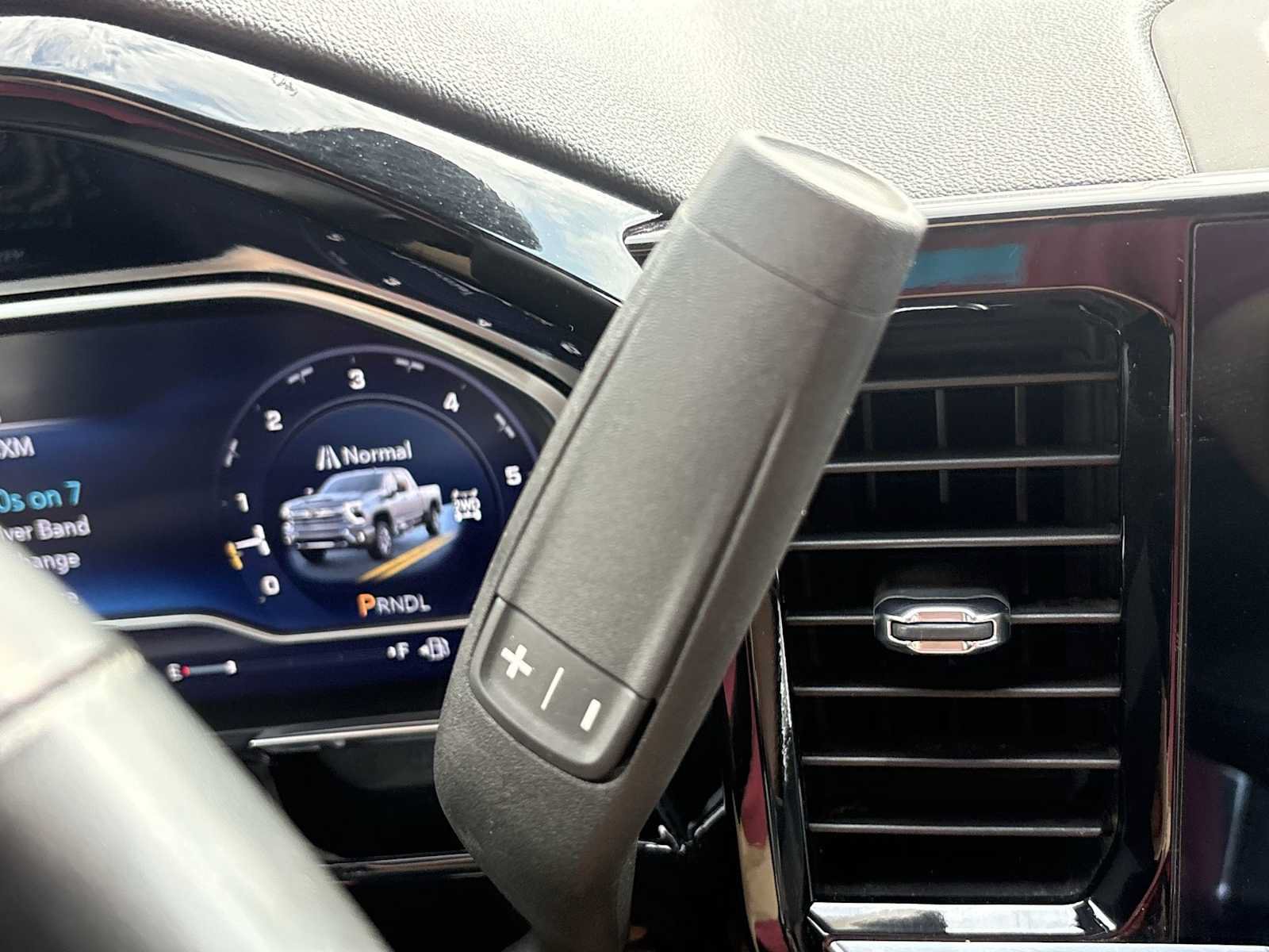 Used 2024 Chevrolet Silverado 2500 High Country w/ LPO, Dark Essentials Package AWD/4WD image 16