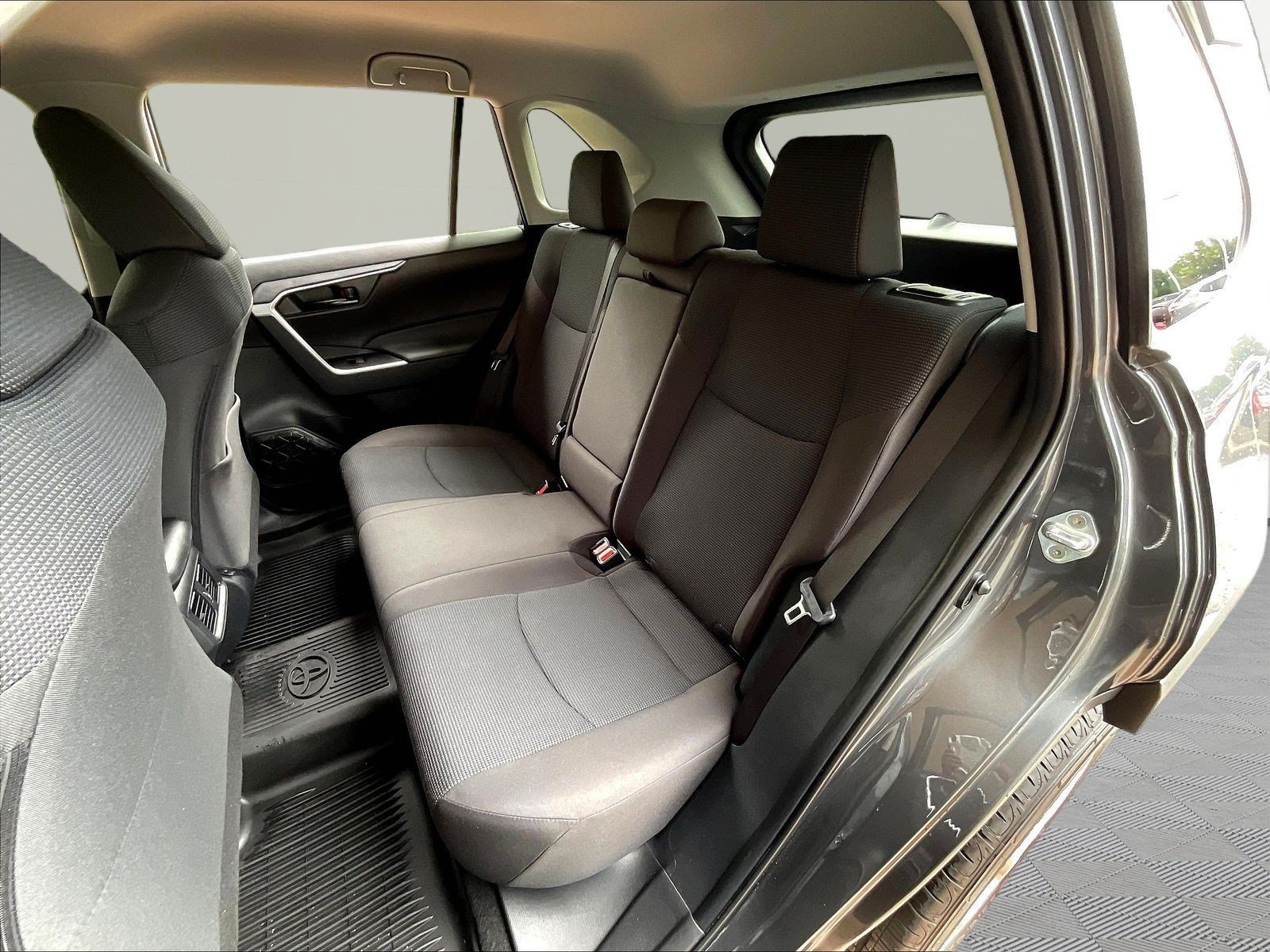 Used 2023 Toyota RAV4 LE AWD/4WD image 22