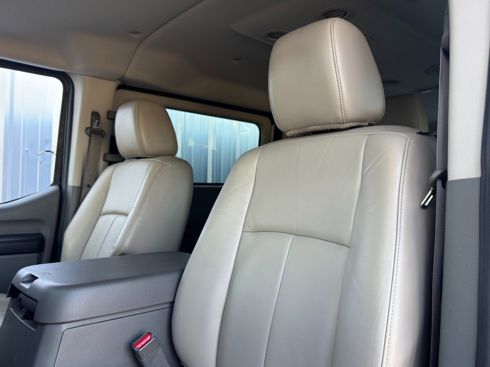 Used 2018 Nissan NV 3500 SL image 32