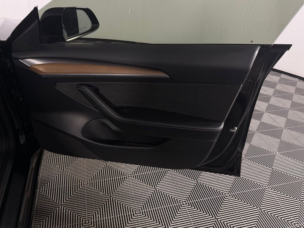 Used 2023 Tesla Model 3 Standard Range image 30