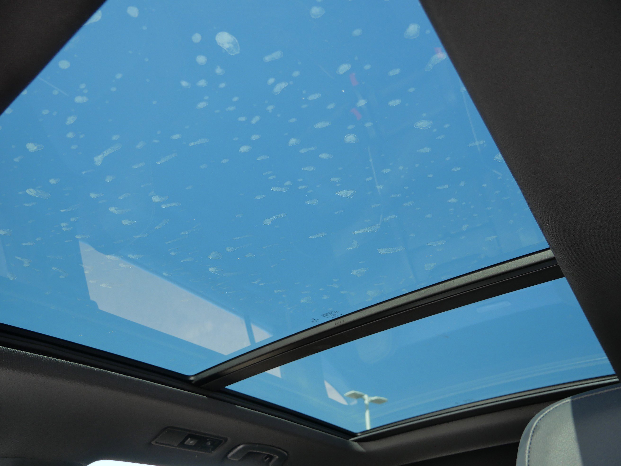 Used 2023 Volkswagen Tiguan SEL R-Line image 34