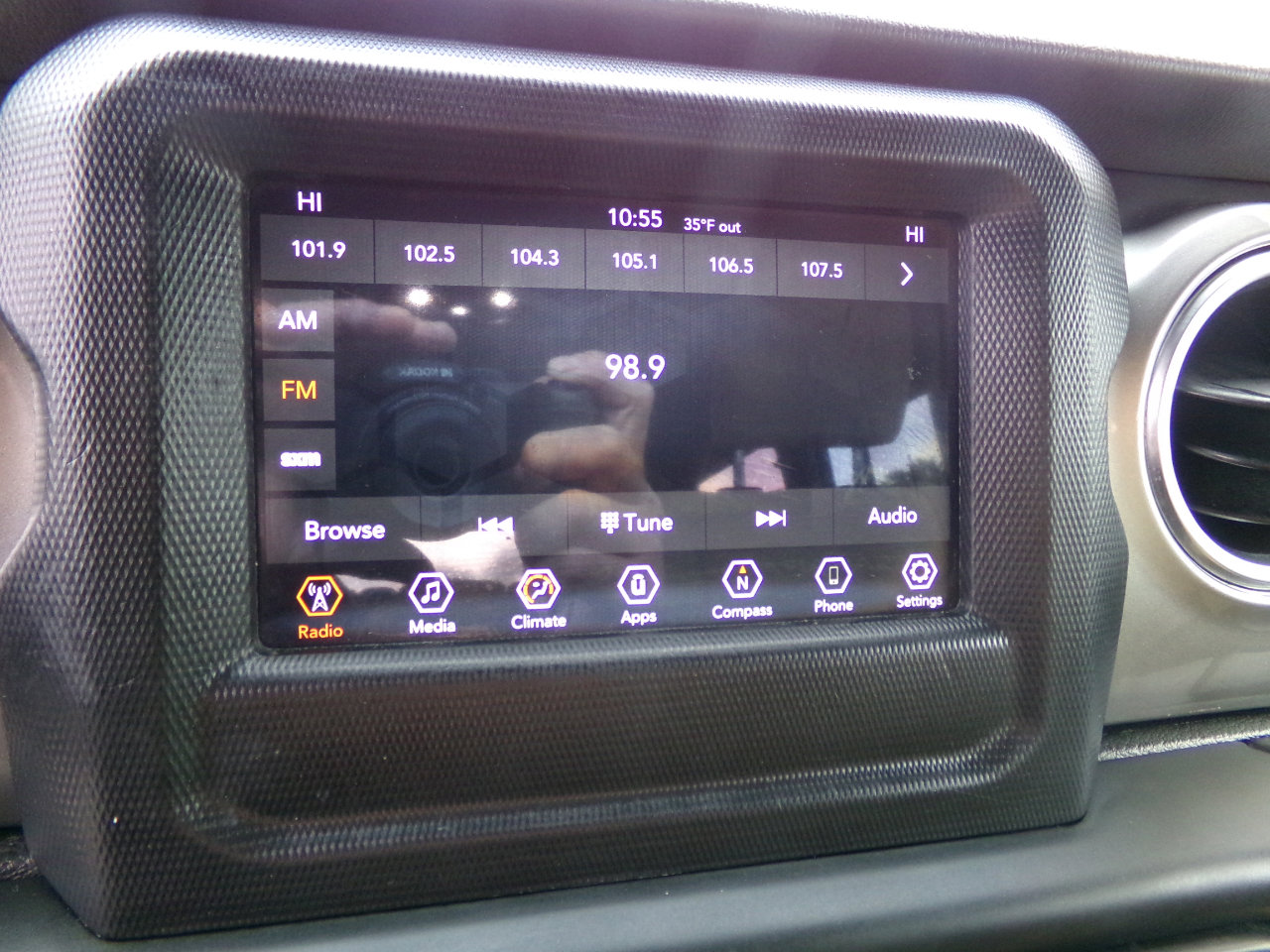 Used 2020 Jeep Wrangler Unlimited Sahara image 17