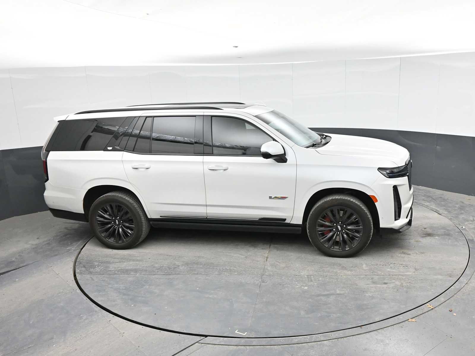 Used 2024 Cadillac Escalade V w/ LPO, ONYX Package AWD/4WD image 19