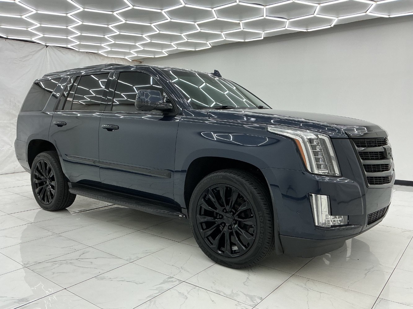 Used 2020 Cadillac Escalade Luxury AWD/4WD image 7