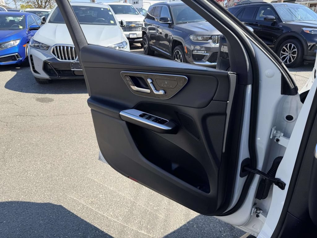 Used 2025 Mercedes-Benz GLC 43 AMG 4MATIC image 21