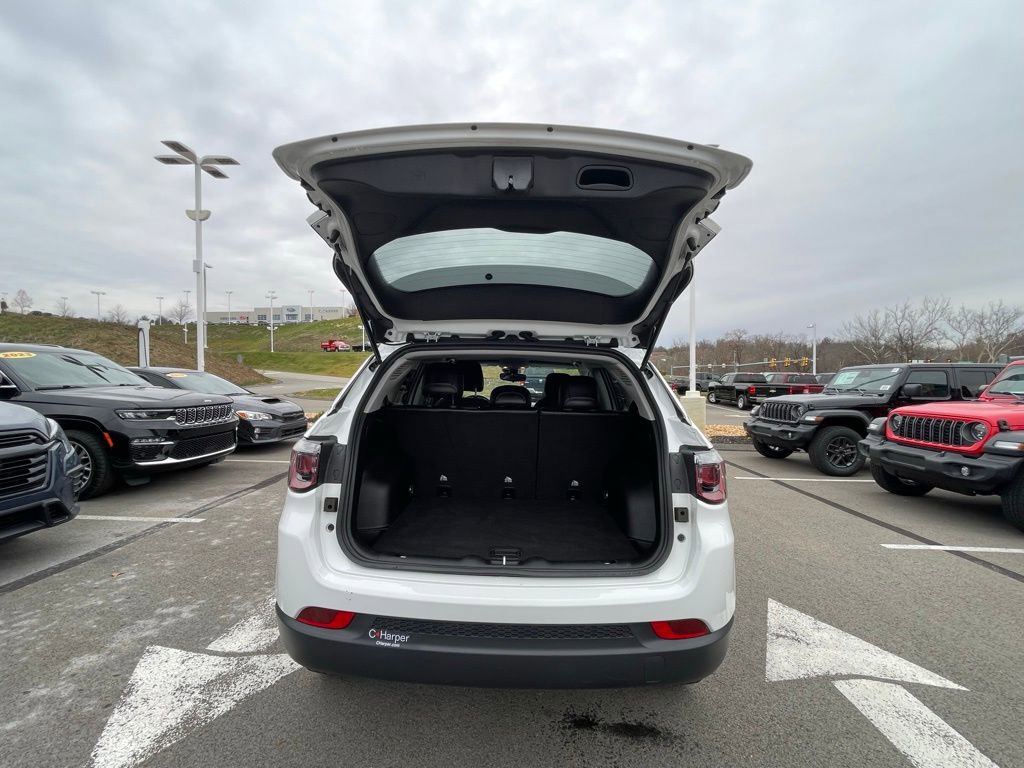 Certified 2022 Jeep Compass Latitude image 16