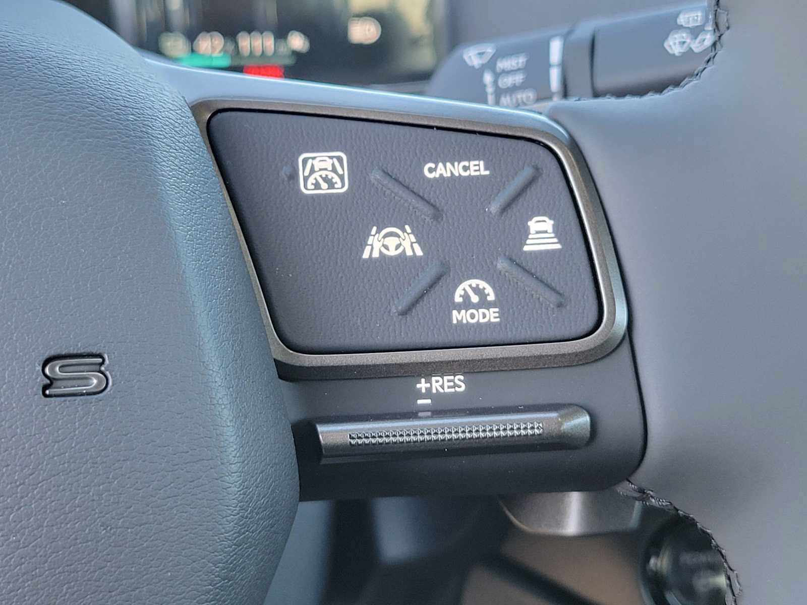 Used 2026 Lexus ES 350e w/ Convenience Package FWD image 29