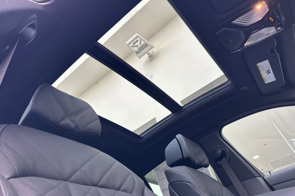 New 2026 BMW X6 xDrive40i w/ Climate Comfort Package image 18