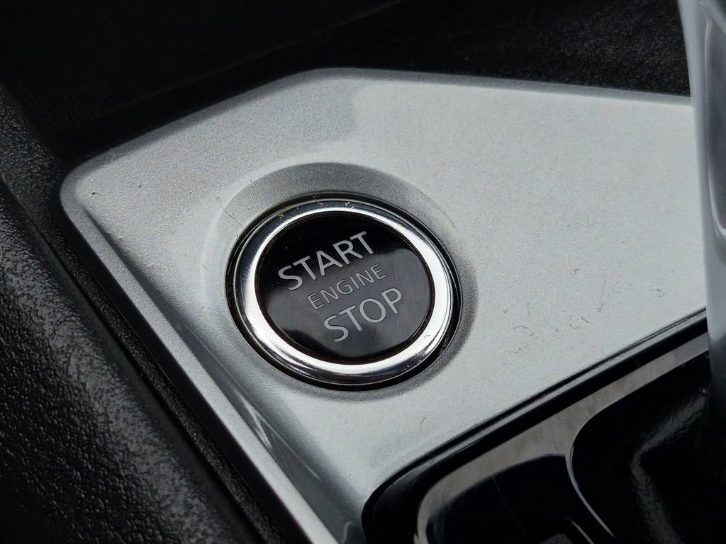 Used 2025 Nissan Altima 2.5 SV FWD image 14