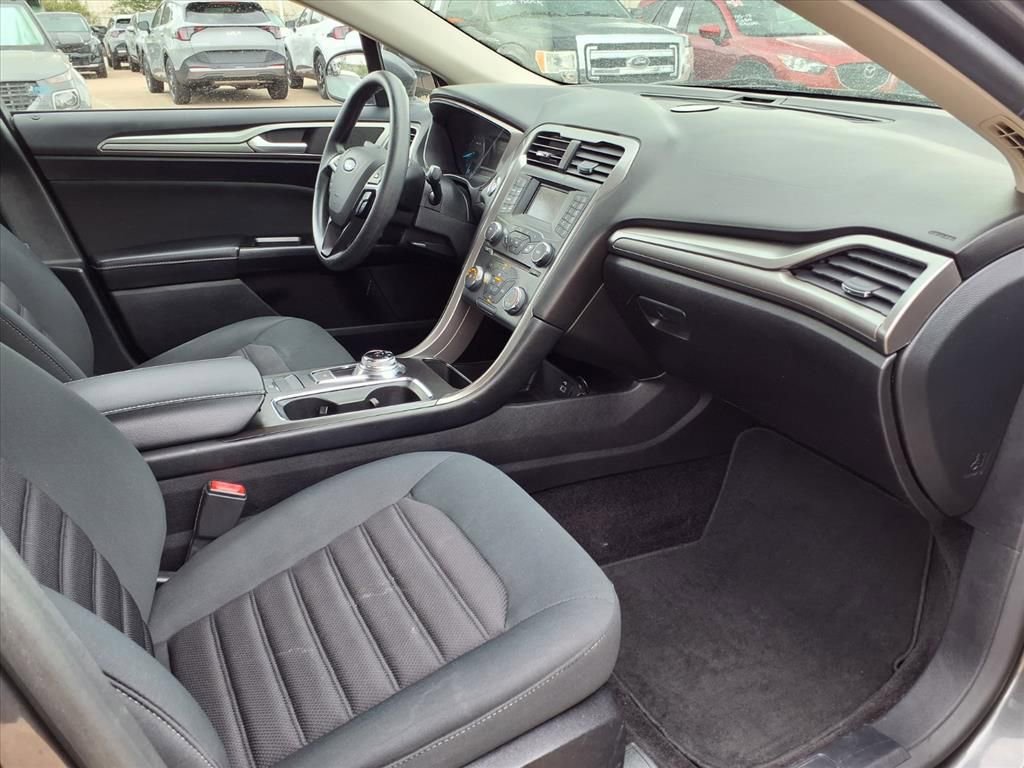 Used 2017 Ford Fusion SE image 17