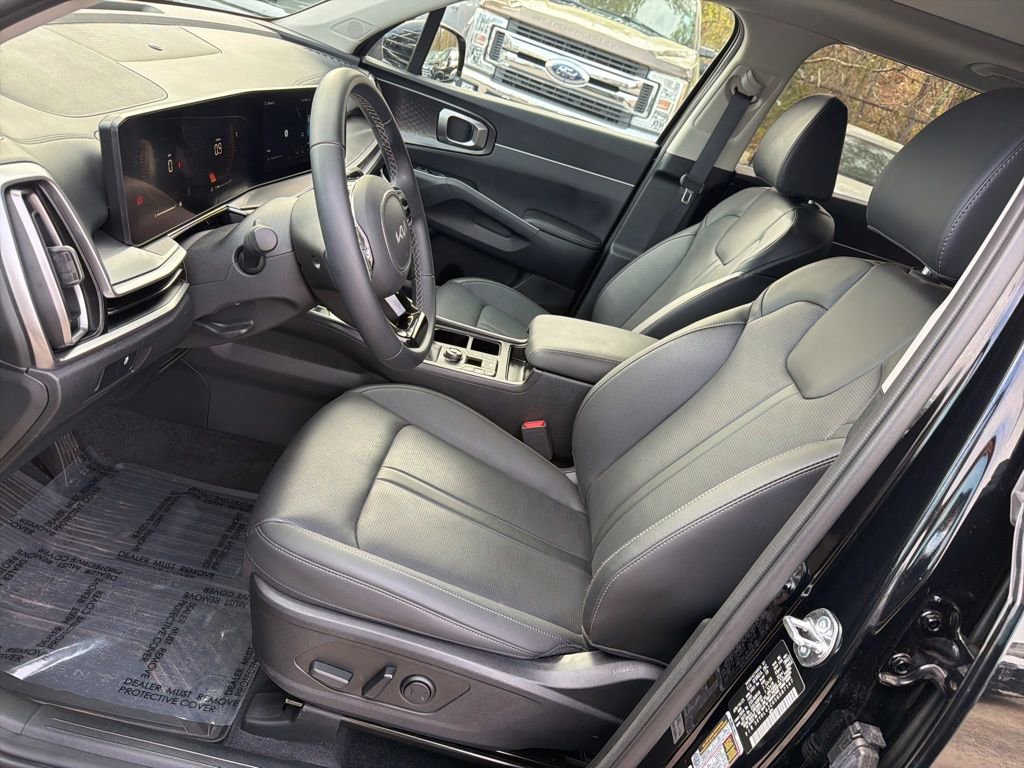 Certified 2025 Kia Sorento S w/ Panoramic Sunroof Package FWD image 15
