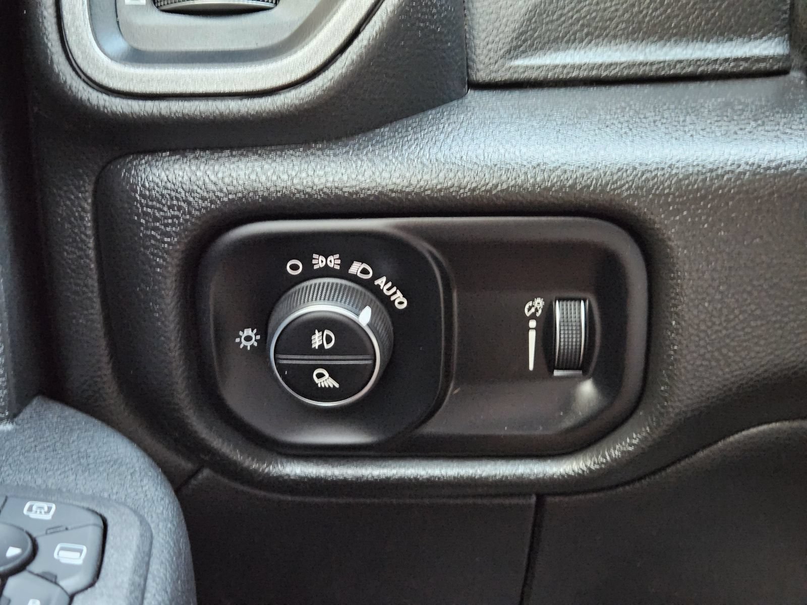 Used 2025 RAM 2500 Tradesman AWD/4WD image 26