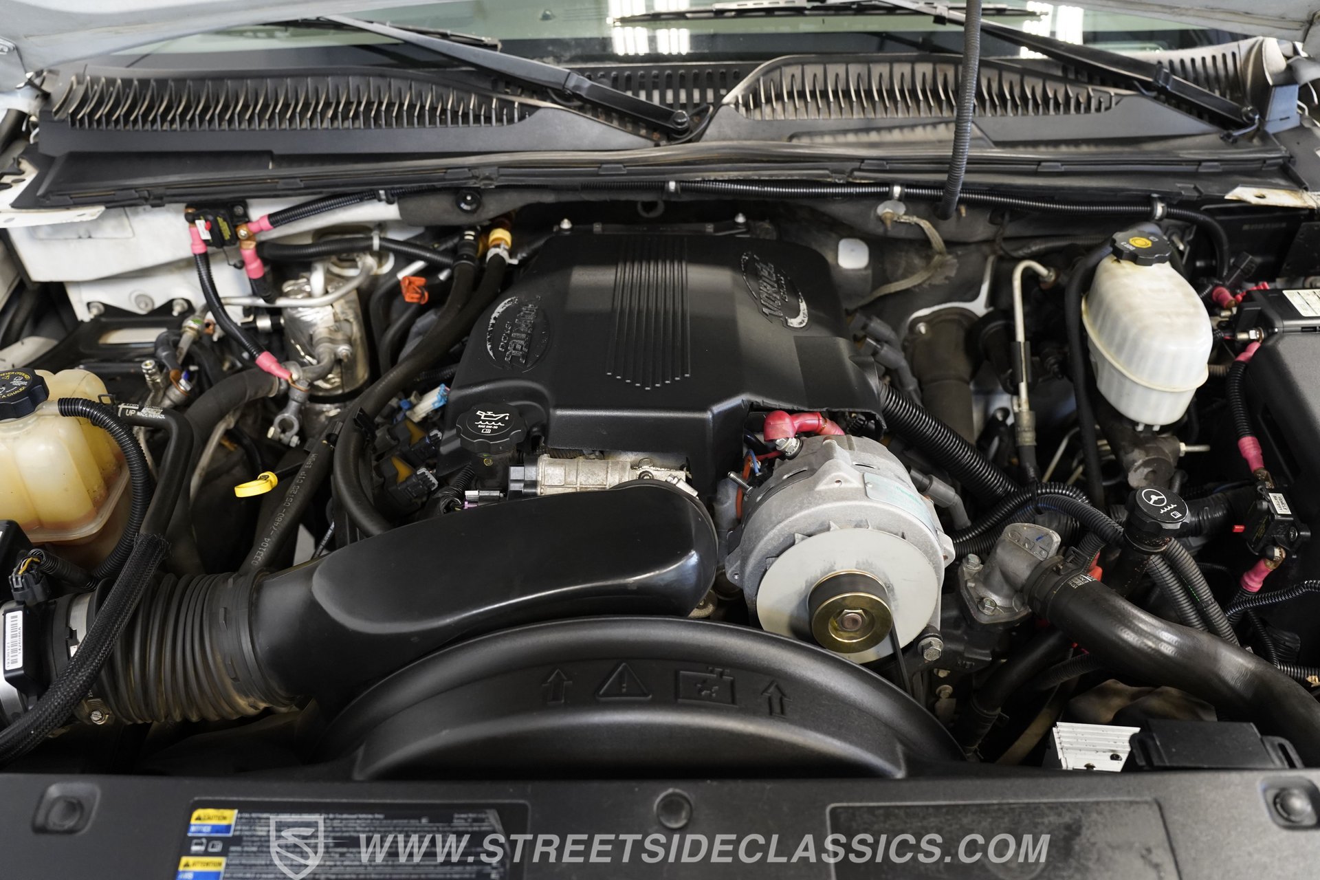 Used 2004 Chevrolet Suburban 2500 LS w/ Suspension Package, Autoride AWD/4WD image 4