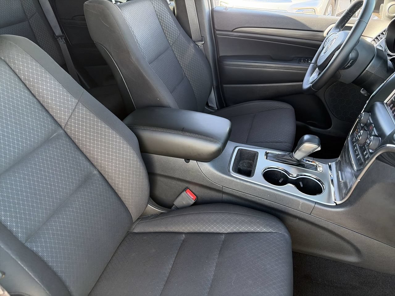 Used 2020 Jeep Grand Cherokee Laredo RWD image 10